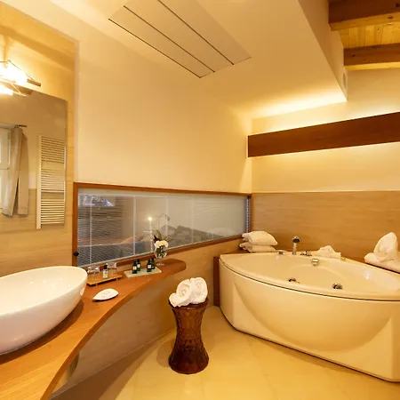 Color Style, Design & Gourmet ホテル